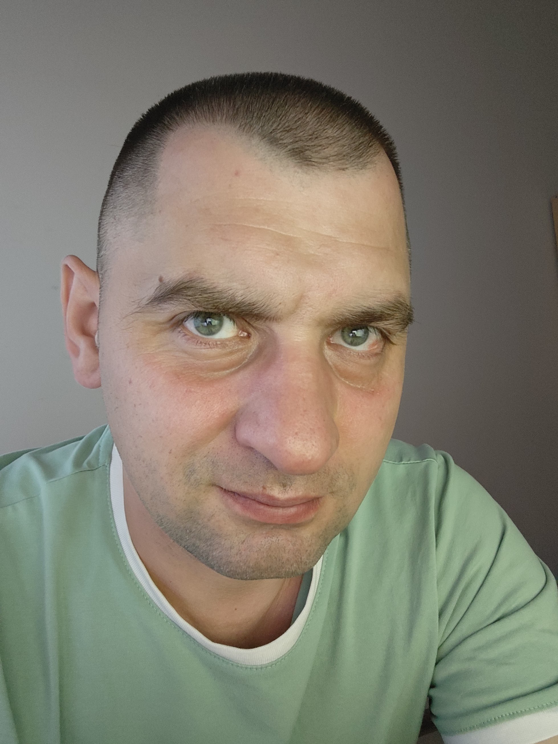 Участник VIKNIK ,мужчина ,42, Zug | ИнтимЧат.РФ